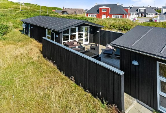Moderne feriehus med anneks kun 50 meter fra vandet Altan krydderurter
