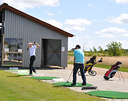 Benyt feriehusopholdet til at finpudse golffærdighederne