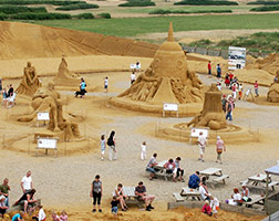 Tilbring ferien i sommerhus og besøg Sandskulpturfestivalen i Søndervig