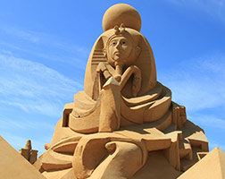 Sandskulpturfestivalen er en populær attraktion; især for områdets sommerhusgæster