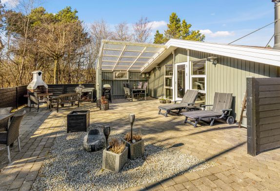 Hyggeligt feriehus på ugeneret naturgrund i det smukke Houstrup