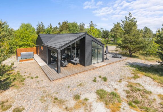 Sommerhus i naturskønne Houstrup med gulvvarme og udespa