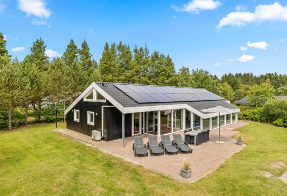 Energiefreundliches Ferienhaus mit Pool und Sauna in Houstrup