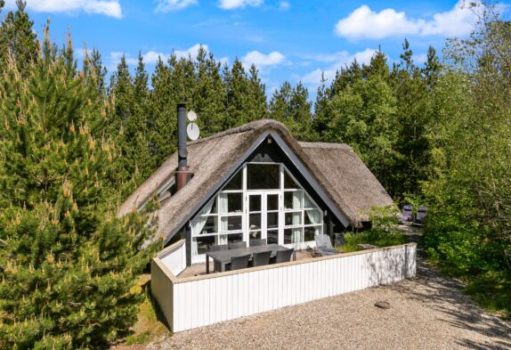 Hyggeligt træsommerhus med sauna i Houstrup