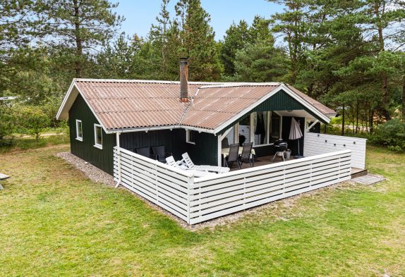 Gemütliches Sommerhaus mit Sauna auf Waldgrundstück