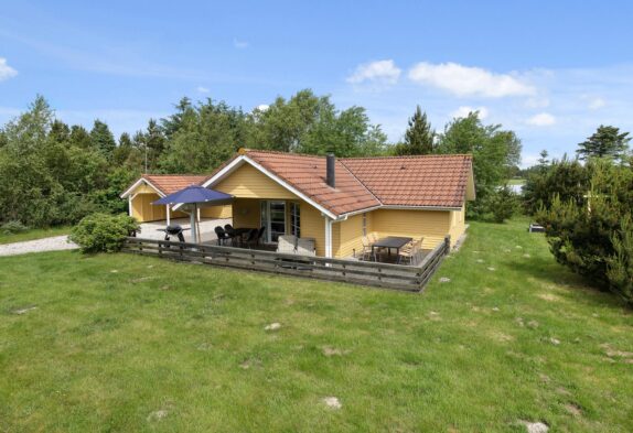 Lyst og moderne ikke-ryger hus med spa og sauna i Houstrup