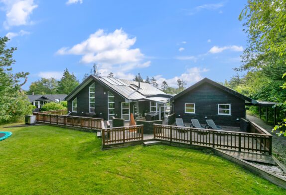 Stilvolles Ferienhaus in Houstrup mit Swimmingpool