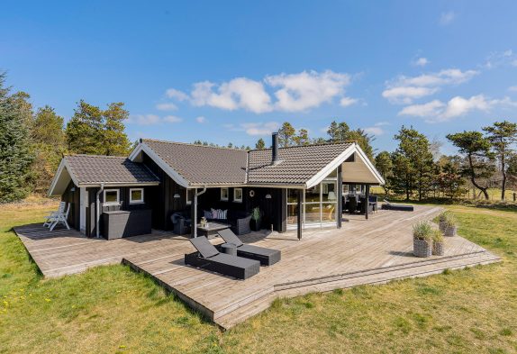 Gmütliches Sommerhaus mit Sauna & Spa in Henneby – 2 Hunde