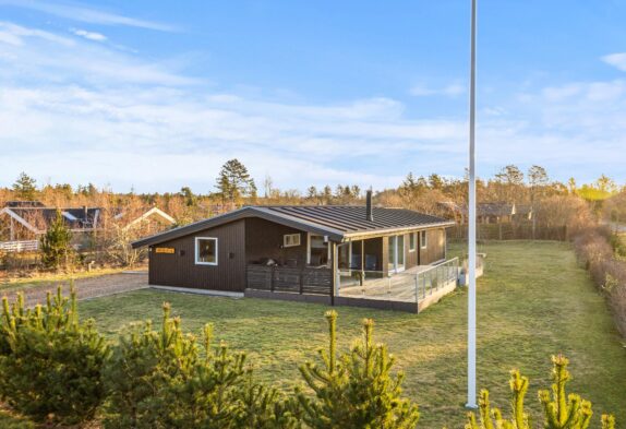 Gepflegtes Sommerhaus für 6 Personen in Henneby mit Kamin