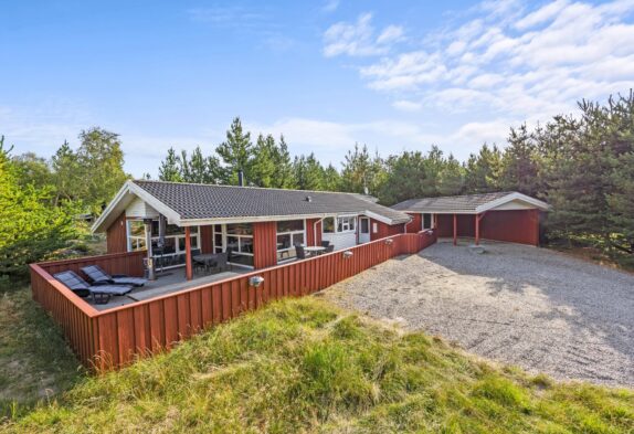 Skønt feriehus til 6 personer – med sauna og spa – i Henneby