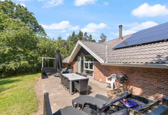 Ferienhaus mit Pool, Sauna und Spa in Henneby