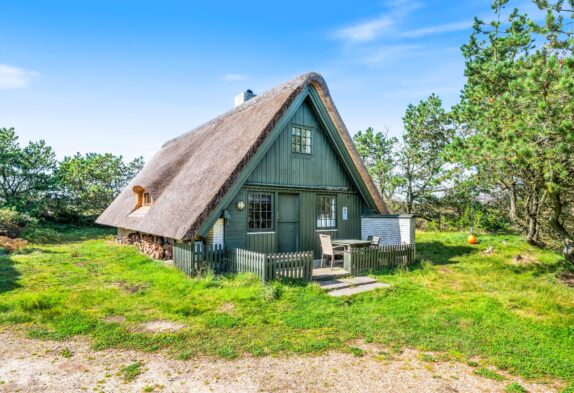 Stråtækt sommerhus i naturskønne omgivelser i Grærup