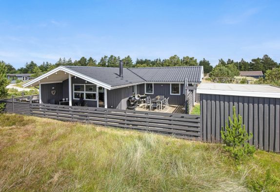 Hyggeligt sommerhus med indhegnet terrasse og infrarød sauna