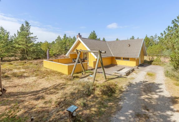 Naturschön gelegenes Ferienhaus in Blåvand mit Kaminofen