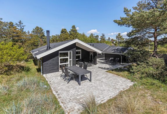 Stilvolles 5 Sterne Ferienhaus in Blåvand mit Whirlpool und Sauna