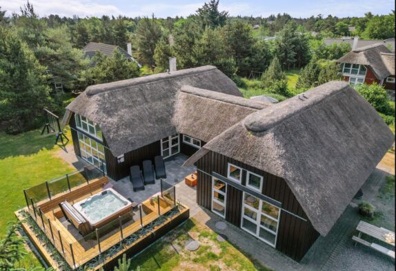 10-personers sommerhus i Blåvand med spa, sauna og pool