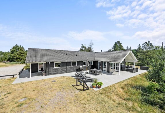 Luxuriöses Ferienhaus mit Whirlpool und Sauna in Blåvand