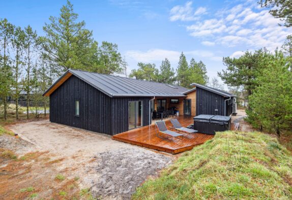 Modernes Ferienhaus für 10 Personen mit Pool und Outdoor-Sauna