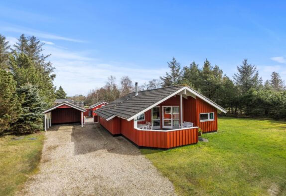 Gemütliches, rotes Holzhaus mit Whirlpool und Sauna für 6 Personen