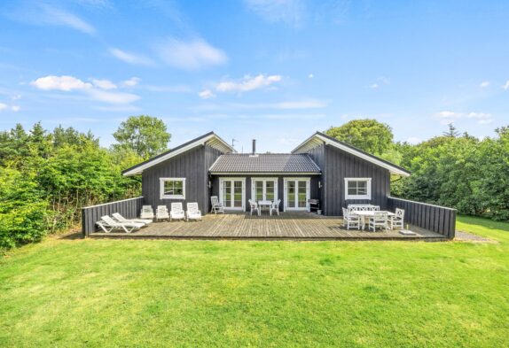 Strandnært sommerhus med spabad i Blåvand