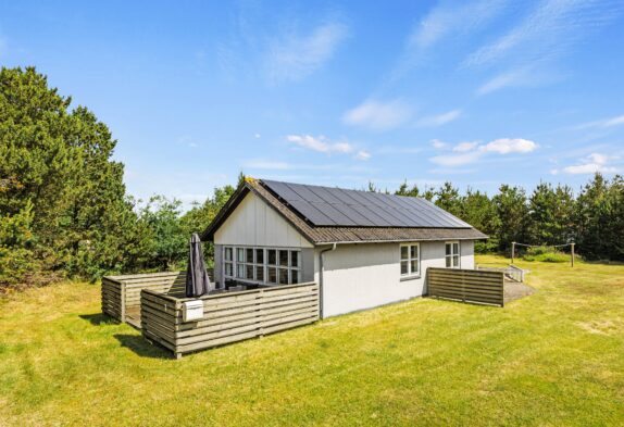 Ferienhaus mit Kamin im Zentrum von Blåvand