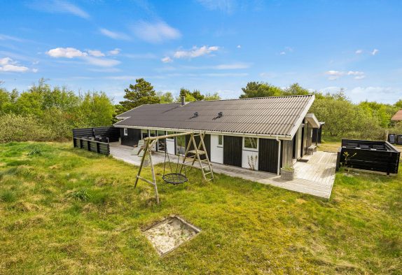 Flot 4-stjernet feriehus med egen tennisbane og sauna på Fanø