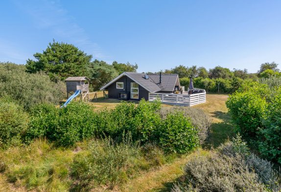 Gemütliches Ferienhaus mit Kamin in ruhiger Lage in Rindby