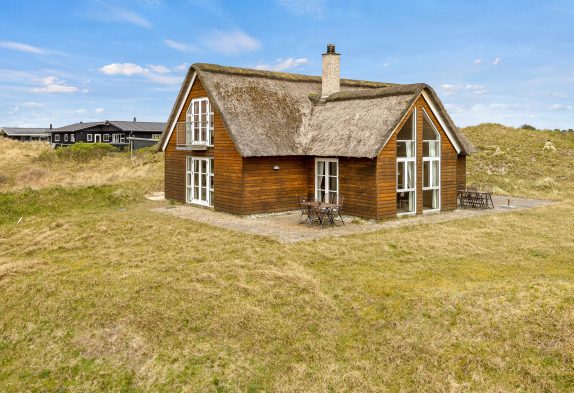 Stråtækt feriehus til 8 personer med sauna i Rindby