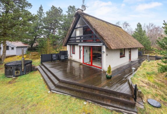 Reetdach Ferienhaus mit Holzbad auf Rømø