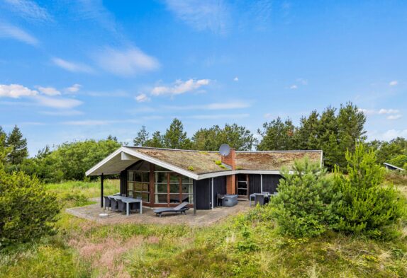 Hyggeligt sommerhus med brændeovn, spabad og sauna