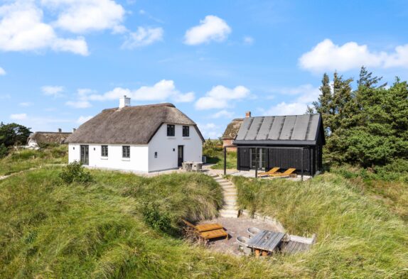 Modernes und gemütliches Reetdachhaus mit Panoramaaussicht