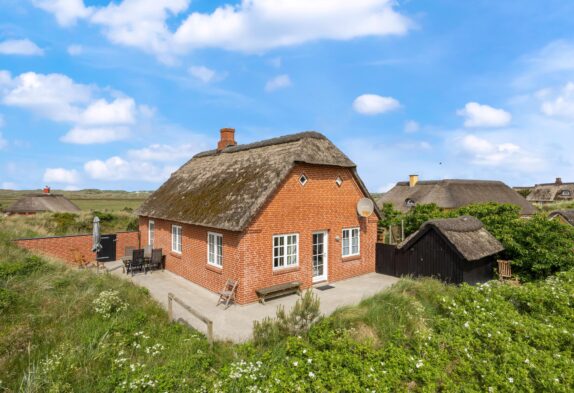 Sommerhus i Nymindegab med panoramaudsigt og udebruser