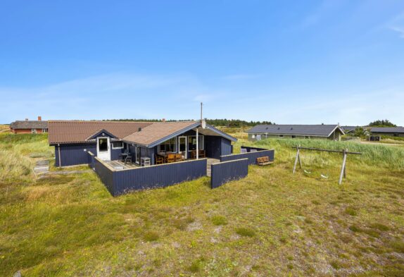 Strandnahes Ferienhaus mit Sauna und Whirlpool in Bjerregård