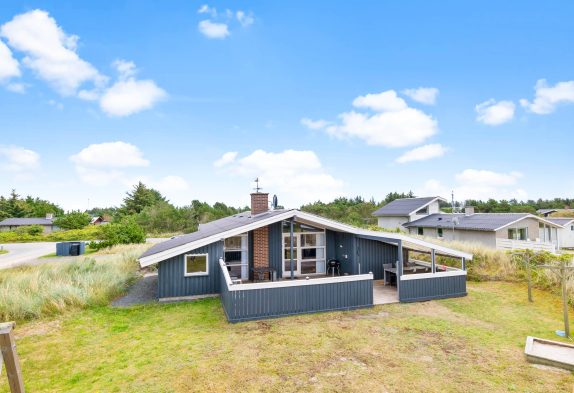 Klassisk 6-personers sommerhus med skøn overdækket terrasse