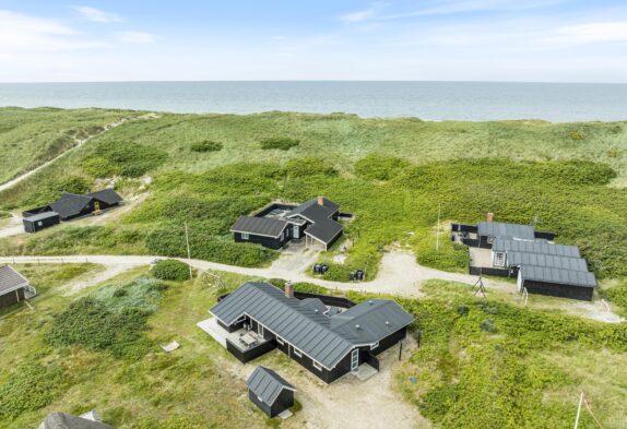 Lyst og lækkert sommerhus, 50 m fra Vesterhavet