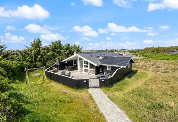 Stilvolles Ferienhaus in Bjerregård mit geschlossener Terrasse