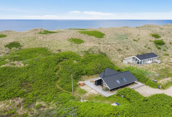 Hyggeligt Sommerhus Med Vildmarksbad Og 50 Meter Til Stranden