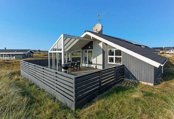 Ferienhaus mit windgeschützter und geschlossener Terrasse