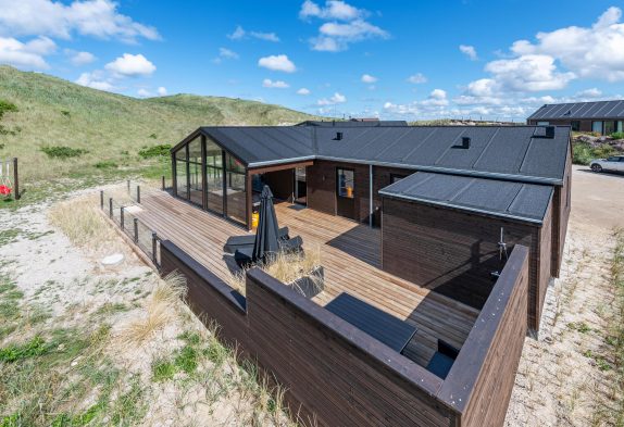 Luksuriøst feriehus i Bjerregård med sauna og kun 50m til havet