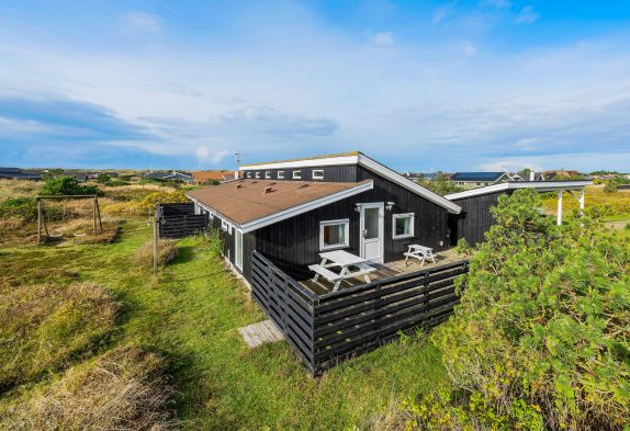 Hyggeligt feriehus i Bjerregård med sauna og brændeovn