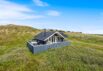 Velholdt feriehus med lukket terrasse i klitterne (billede 2)