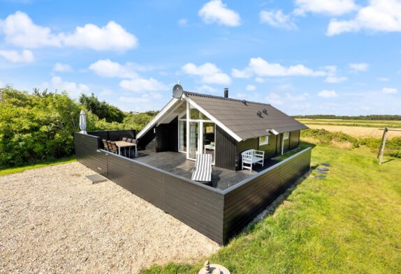 Hyggeligt og charmerende sommerhus med sauna og dejlig terrasse