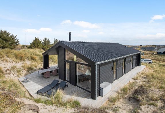 Schönes und strandnahes Ferienhaus mit überdachter Terrasse