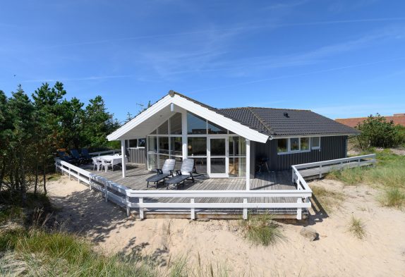 Dejligt feriehus med spa, tæt ved hav og fjord, hund tilladt