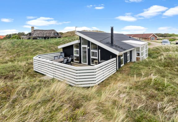 Strandnahes Ferienhaus mit eingezäunter Terrasse