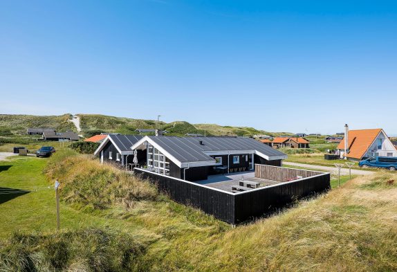 Strandnært 10-personers sommerhus i Årgab med sauna og spabad