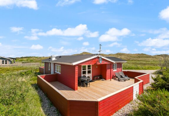 Ferienhaus mit Terrasse auf schönem Naturgrundstück