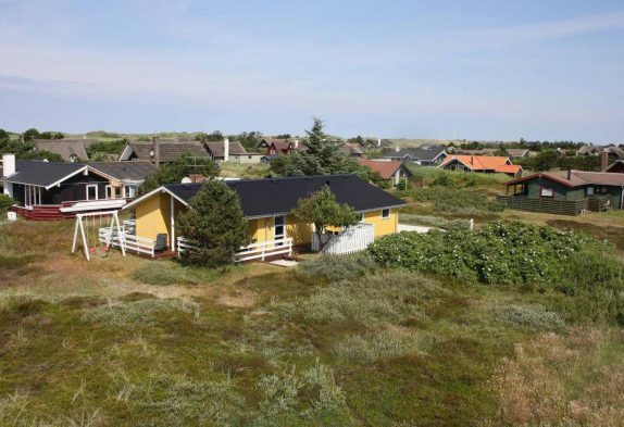 Ferienhaus mit Terrassen auf einem Naturgrundstück