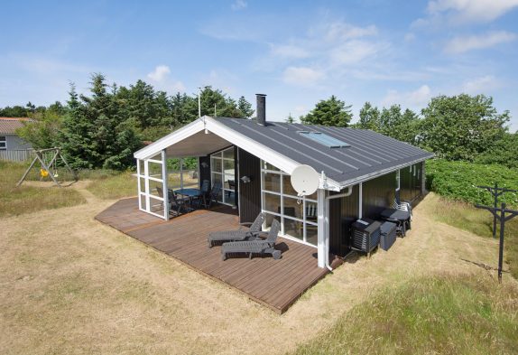 Schön eingerichtetes Ferienhaus auf Naturgrundstück mit wunderschön abgeschirmter Terrasse