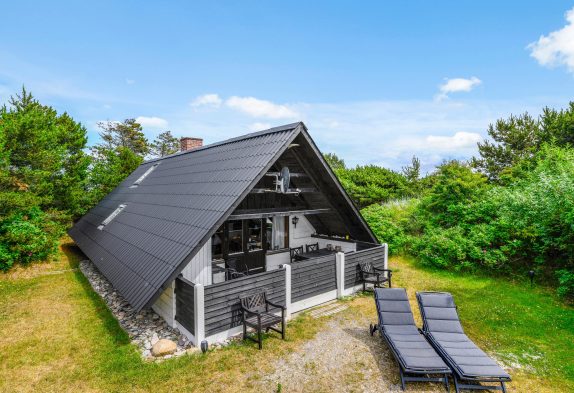 Hyggeligt sommerhus med sauna på skøn naturgrund